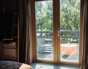 the falcon hotel