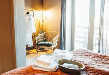 the falcon hotel