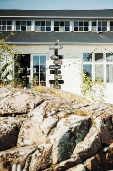the falcon hotel