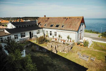 the falcon hotel