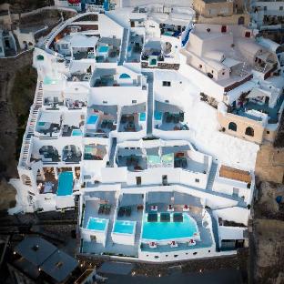 Maregio Suites,Oia>>Fira,4 star