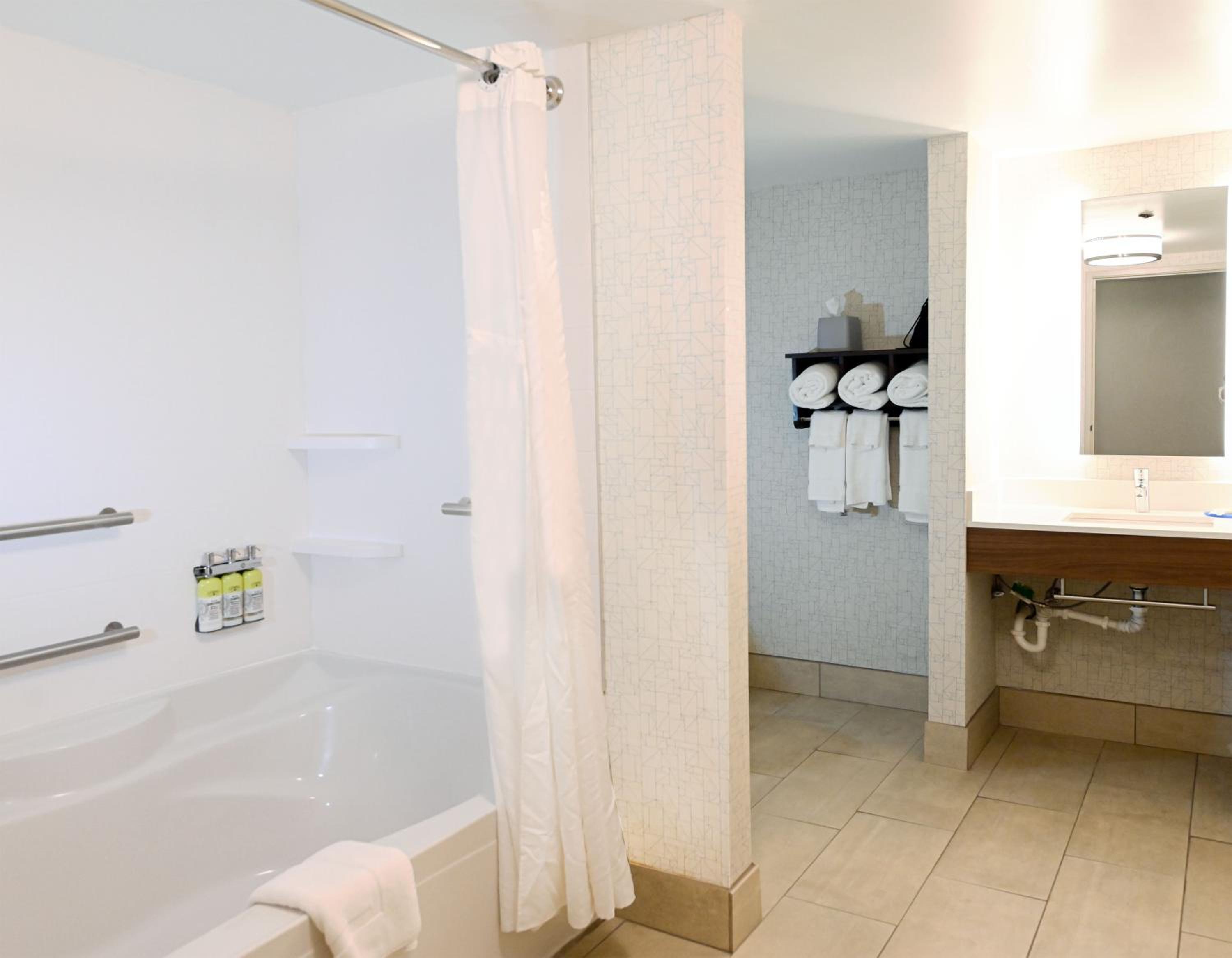 holiday inn express richmond airport by ihg