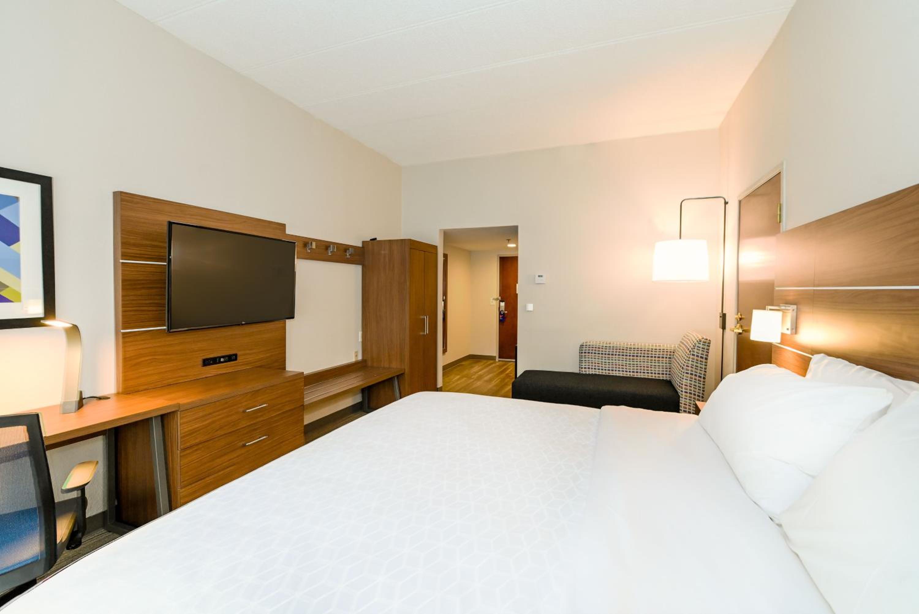 holiday inn express richmond airport by ihg