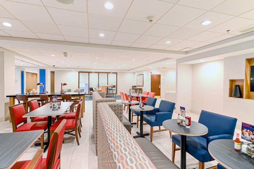 holiday inn express richmond airport by ihg