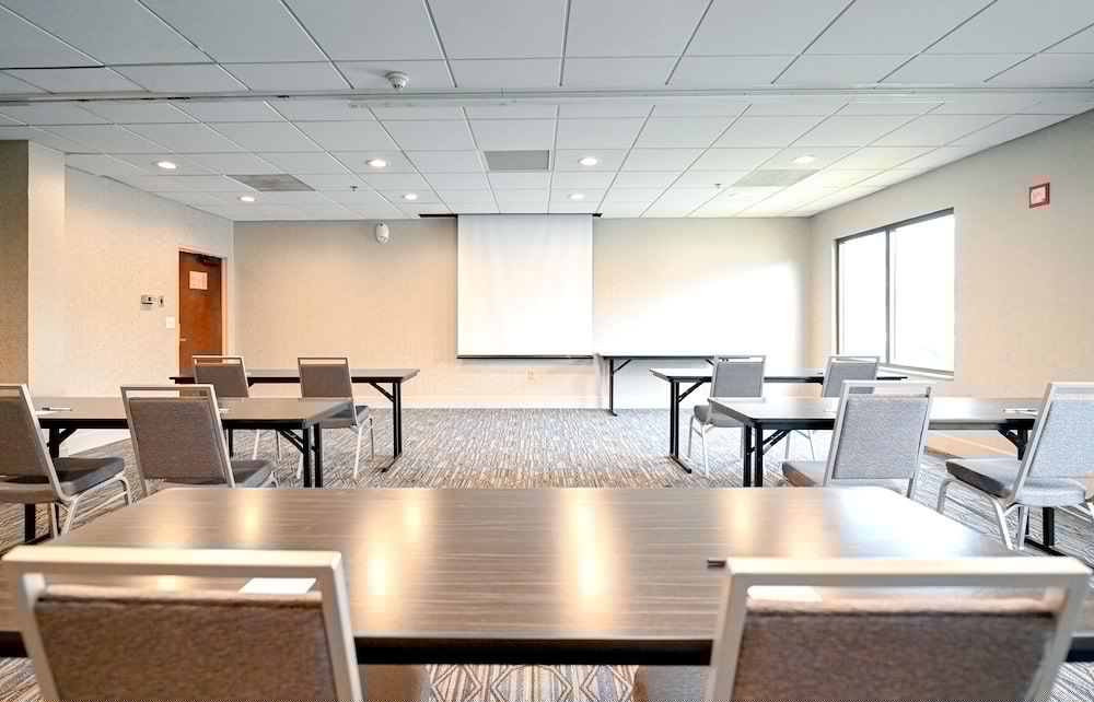 holiday inn express richmond airport by ihg