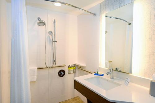 holiday inn express richmond airport by ihg