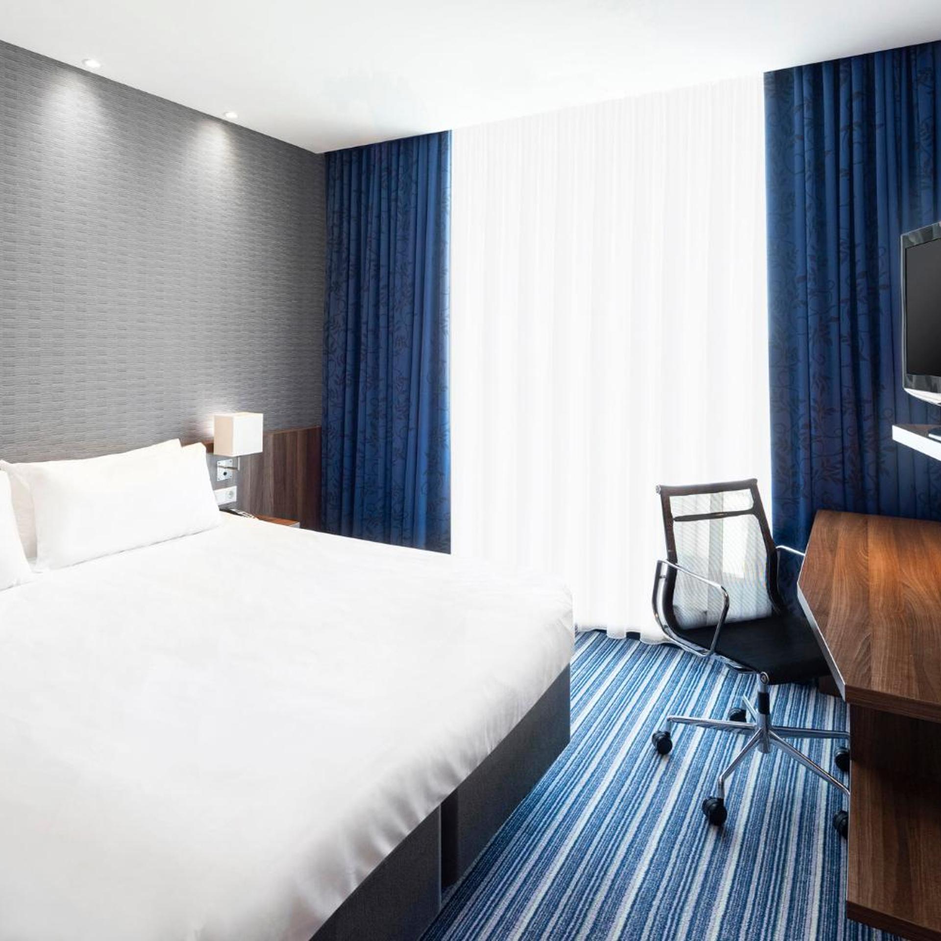 holiday inn express rotterdam central station by ihg