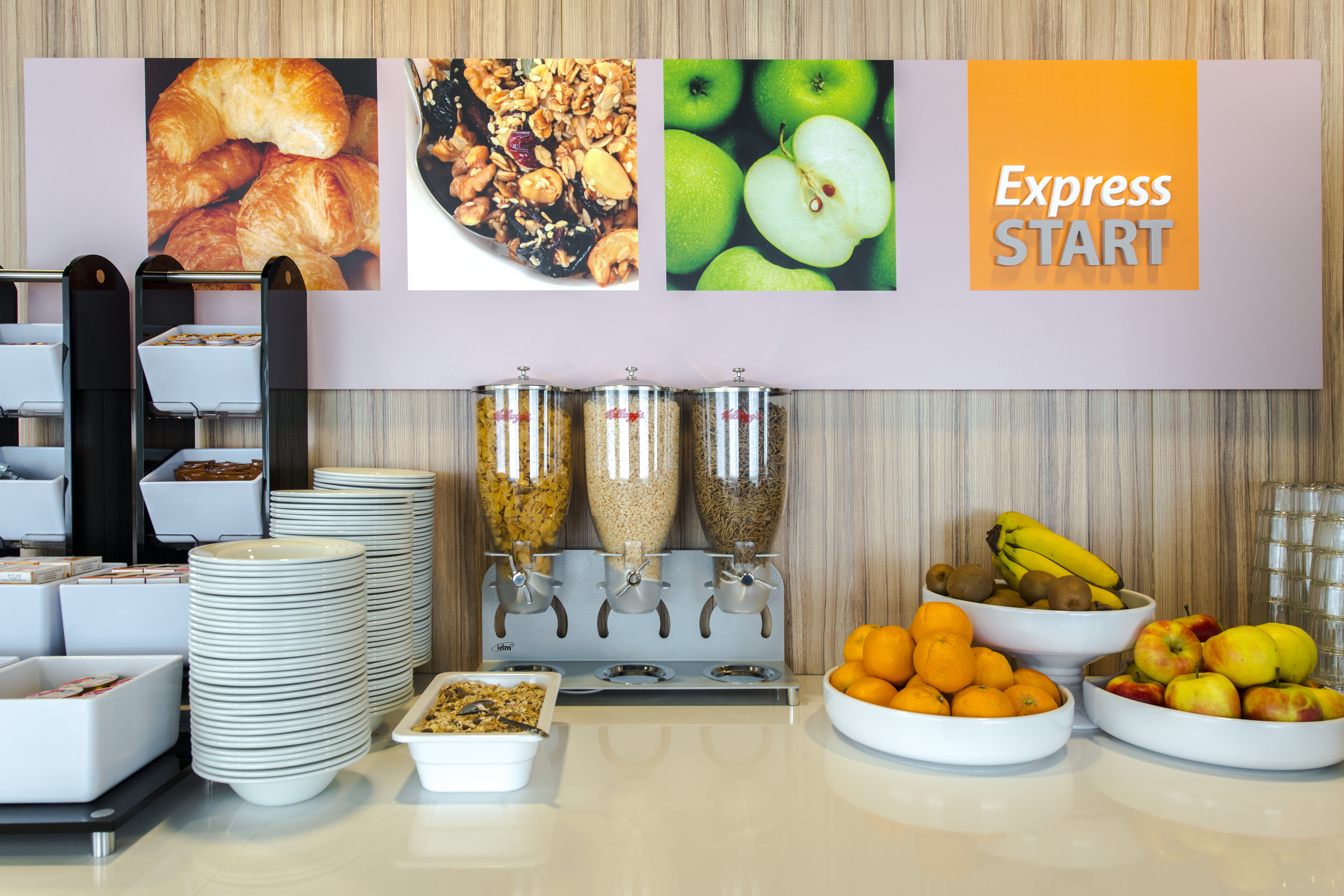 holiday inn express rotterdam central station by ihg