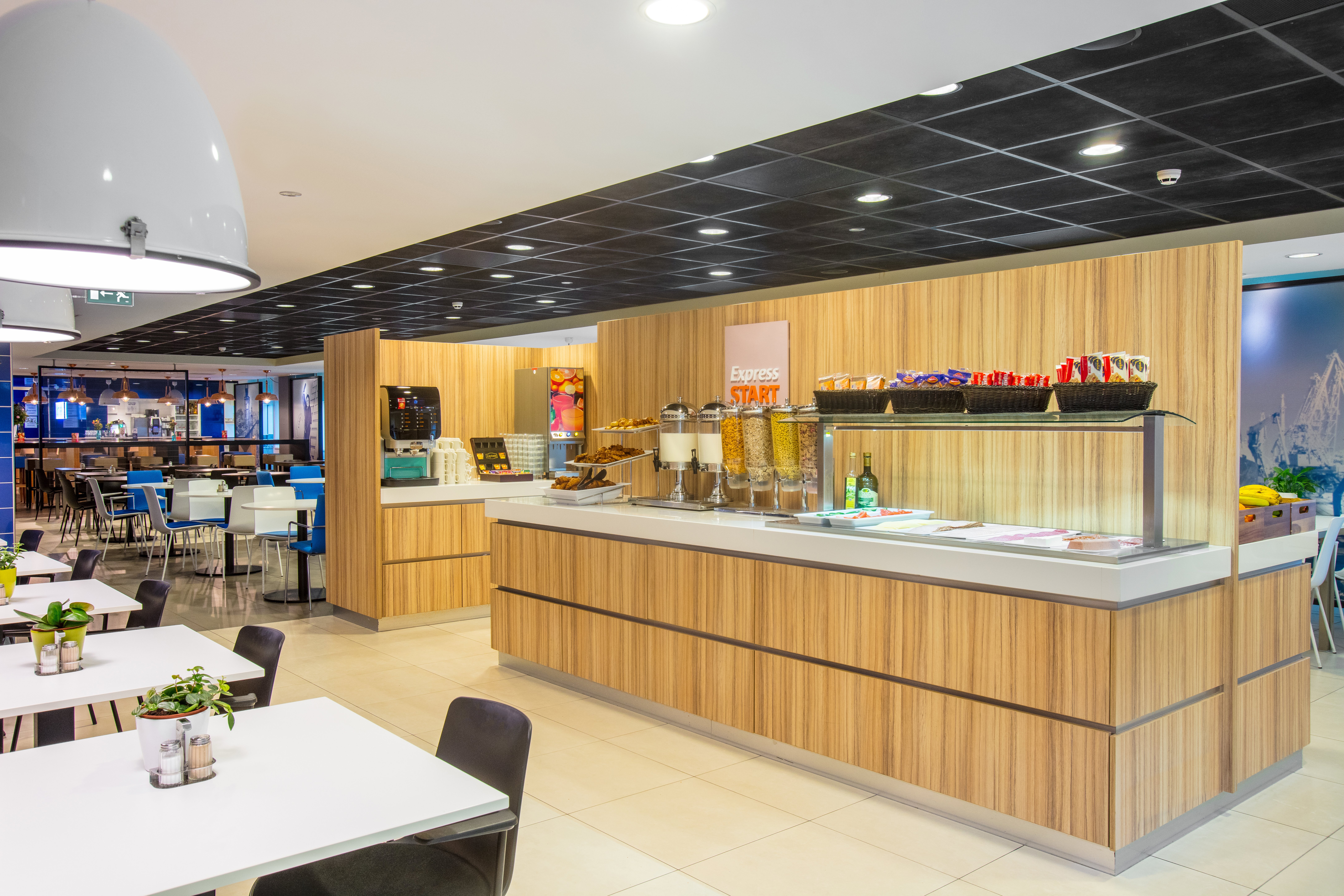 holiday inn express rotterdam central station by ihg