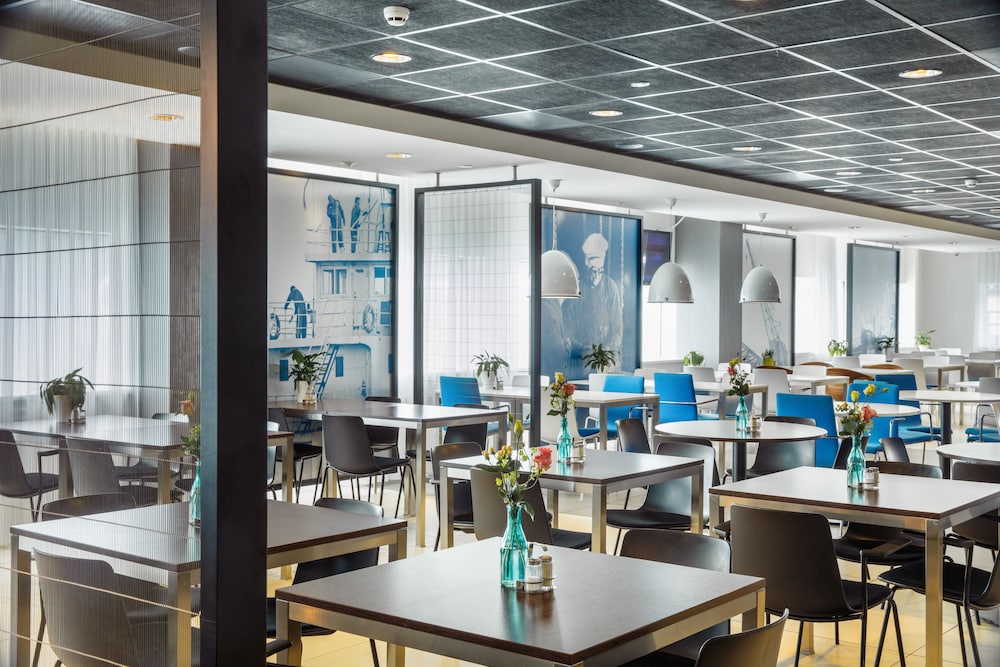 holiday inn express rotterdam central station by ihg