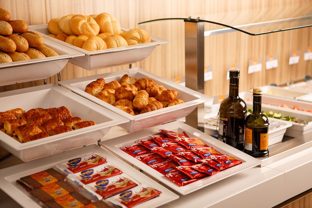 holiday inn express rotterdam central station by ihg