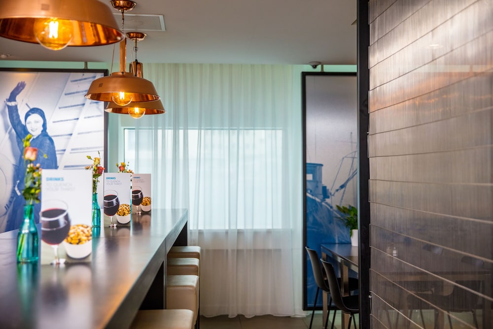 holiday inn express rotterdam central station by ihg