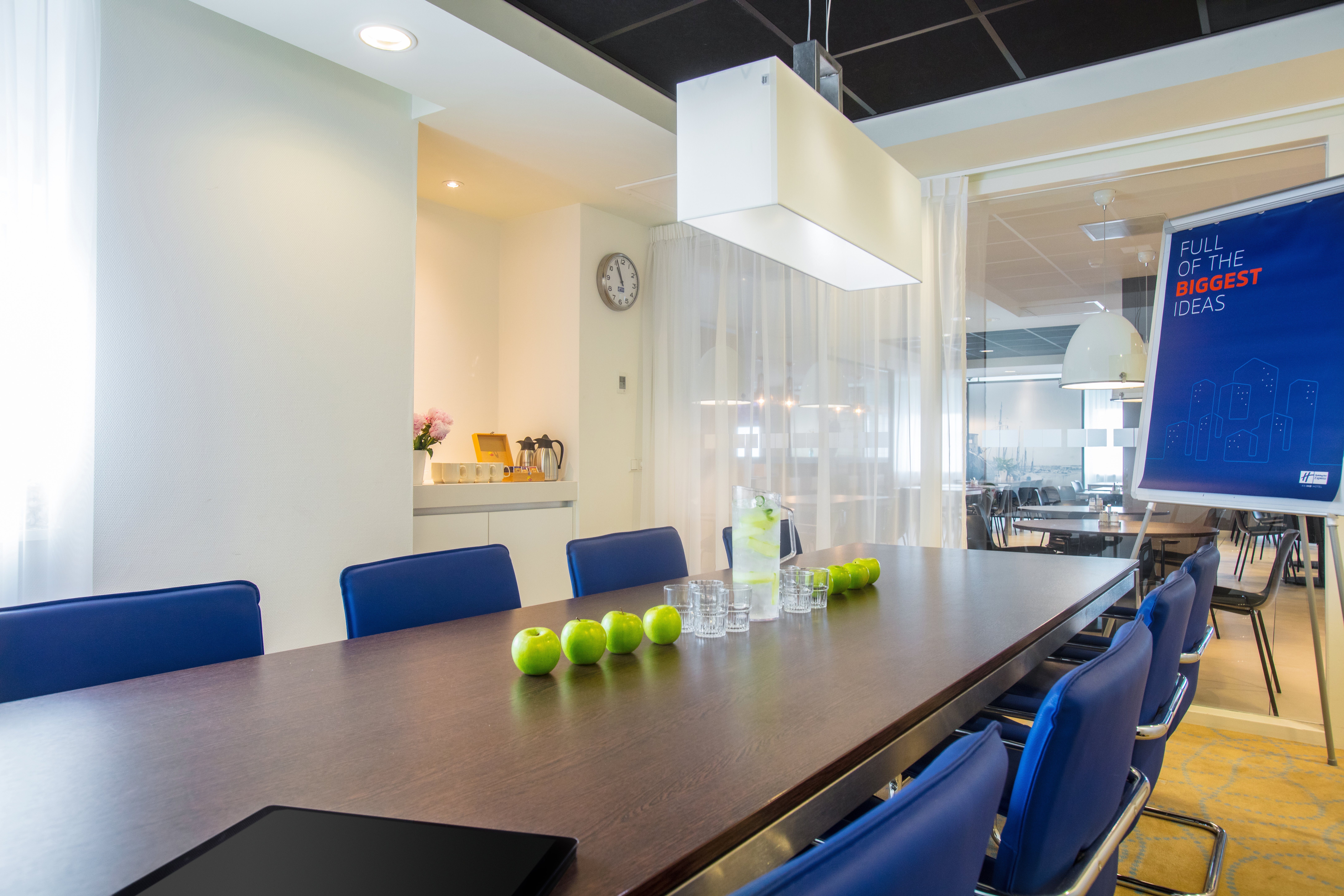 holiday inn express rotterdam central station by ihg