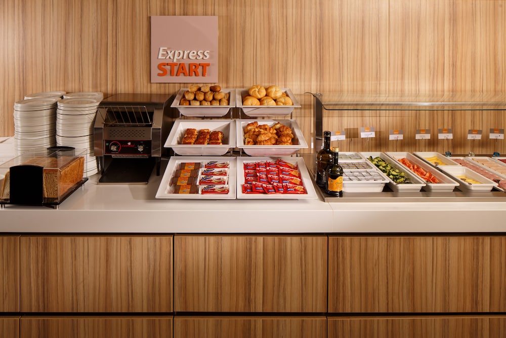 holiday inn express rotterdam central station by ihg