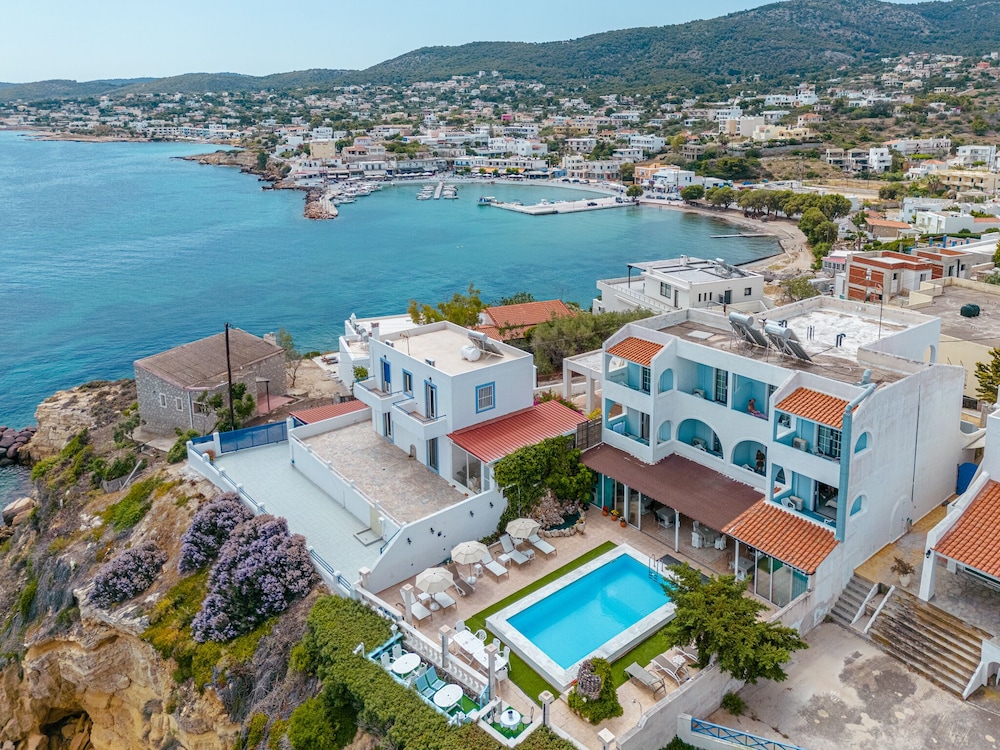 mistral apartments aegina