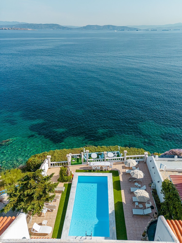 mistral apartments aegina