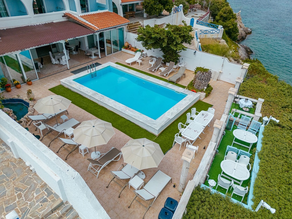 mistral apartments aegina