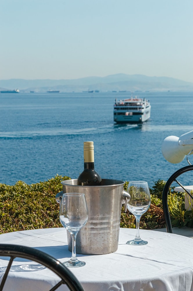 mistral apartments aegina