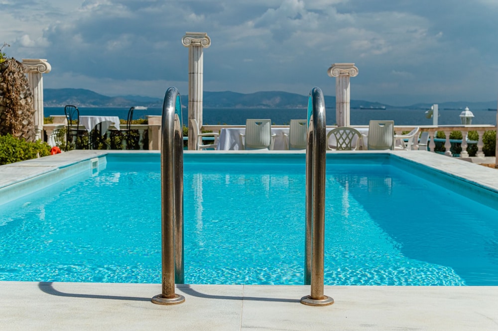 mistral apartments aegina