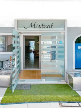 mistral apartments aegina