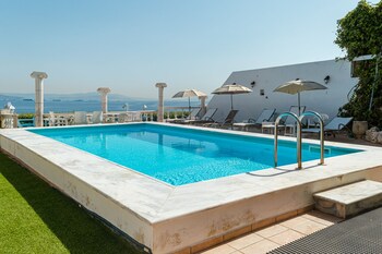 mistral apartments aegina