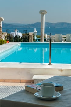 mistral apartments aegina