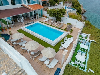 mistral apartments aegina