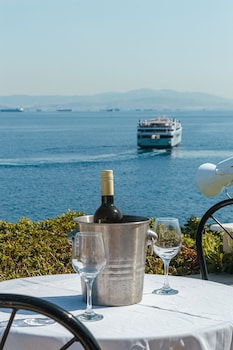 mistral apartments aegina