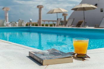 mistral apartments aegina