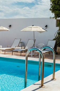 mistral apartments aegina