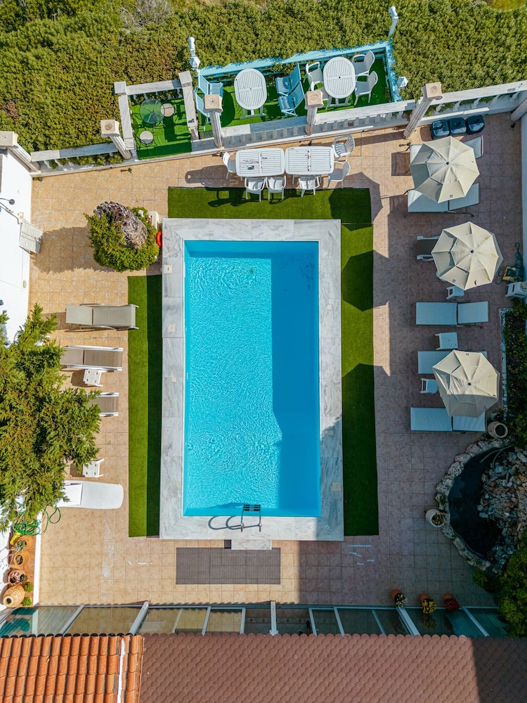 mistral apartments aegina