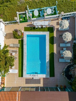 mistral apartments aegina