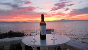 mistral apartments aegina