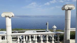 mistral apartments aegina