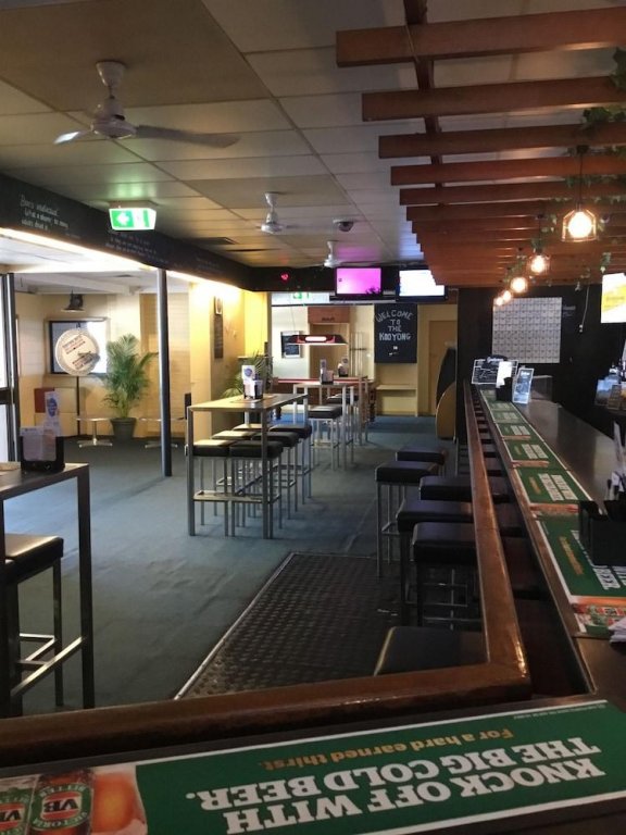 Kooyong Hotel,Mackay>>Brampton Island,3 star