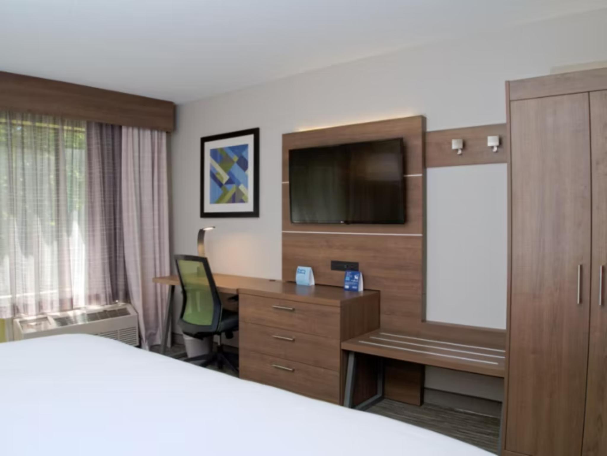 holiday inn express south burlington by ihg