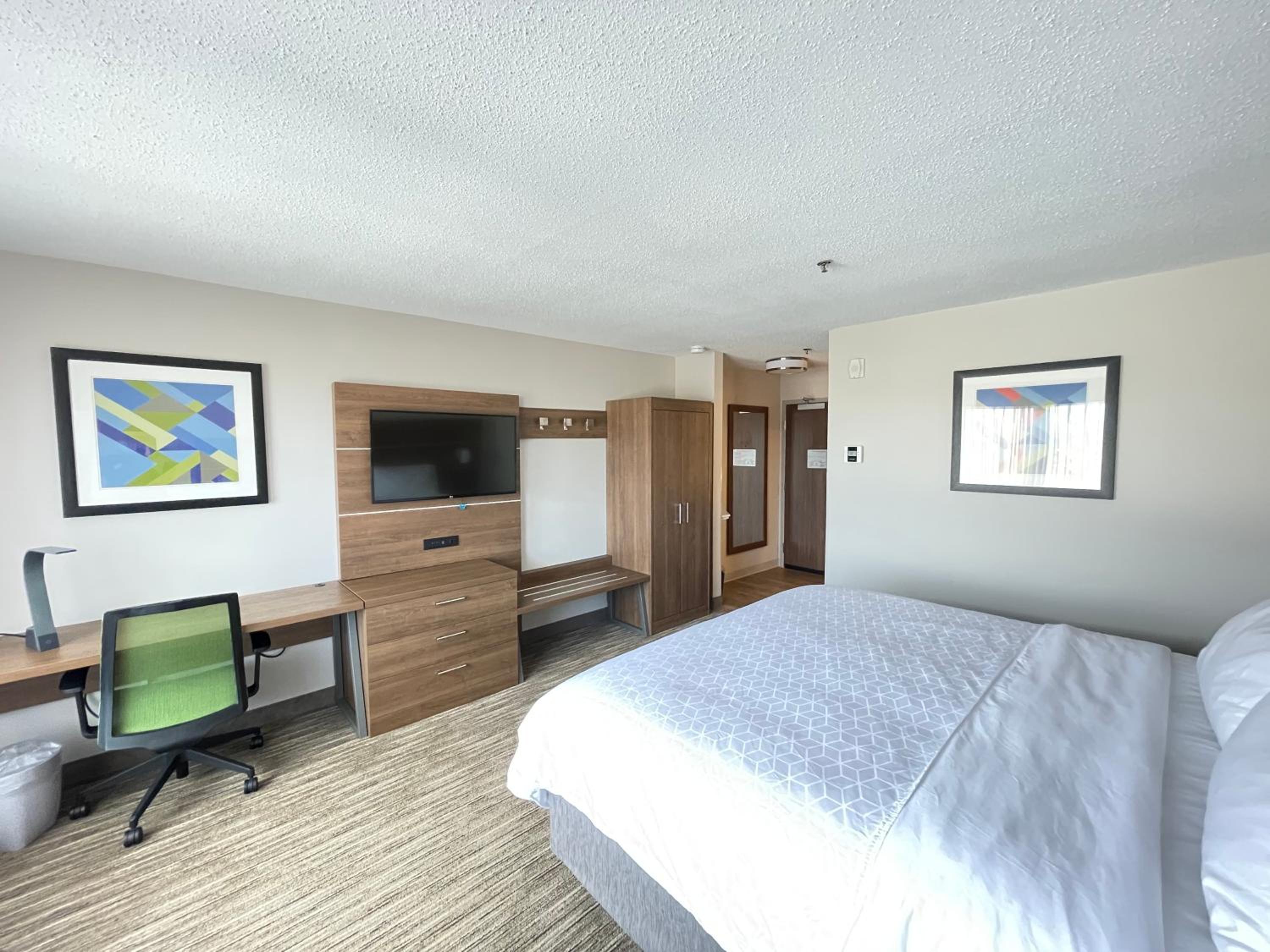 holiday inn express south burlington by ihg