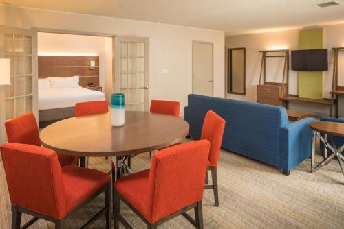 holiday inn express springfield by ihg
