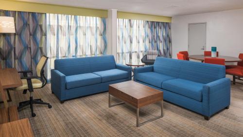 holiday inn express springfield by ihg
