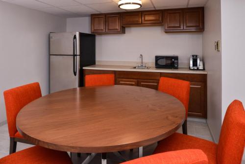 holiday inn express springfield by ihg