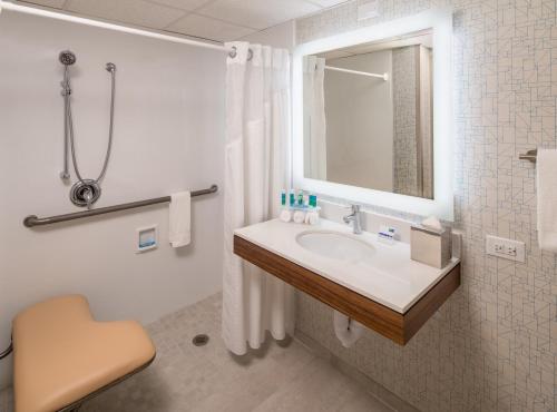 holiday inn express springfield by ihg