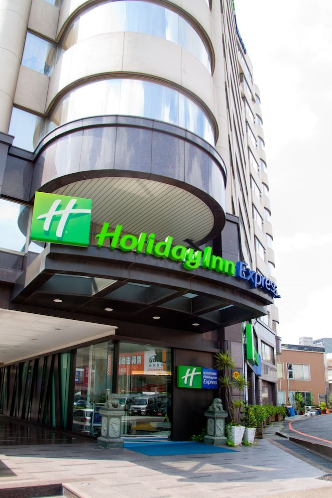 holiday inn express taoyuan by ihg