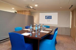 holiday inn express taoyuan by ihg