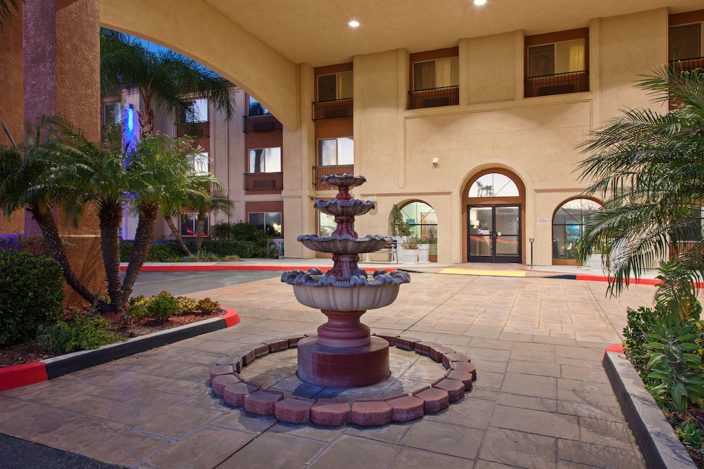holiday inn express temecula by ihg
