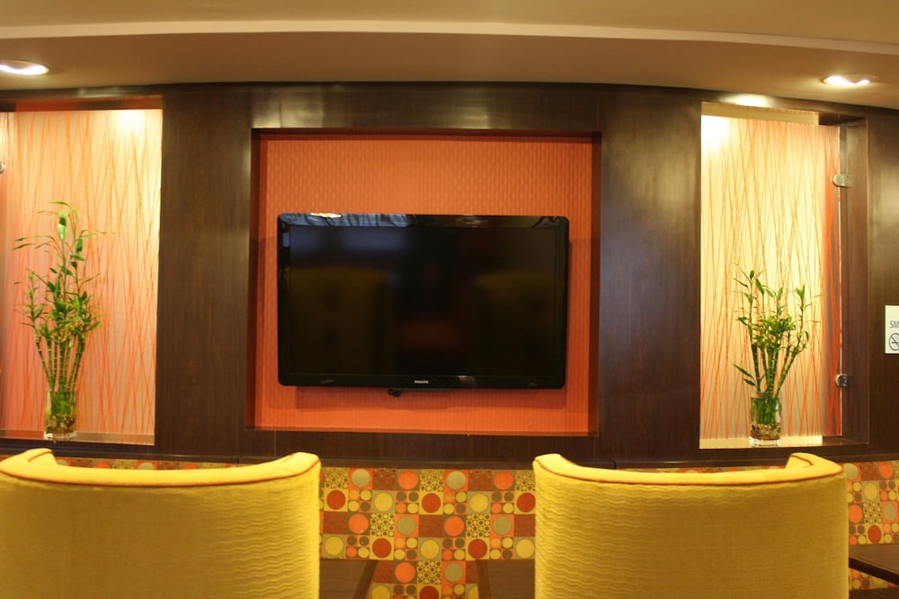 holiday inn express toledo north by ihg
