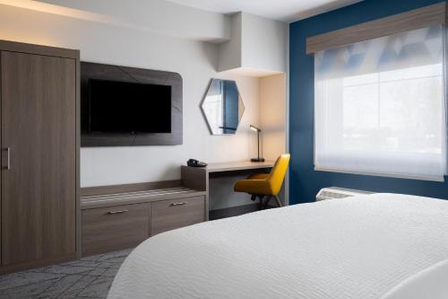 holiday inn express toledo north by ihg