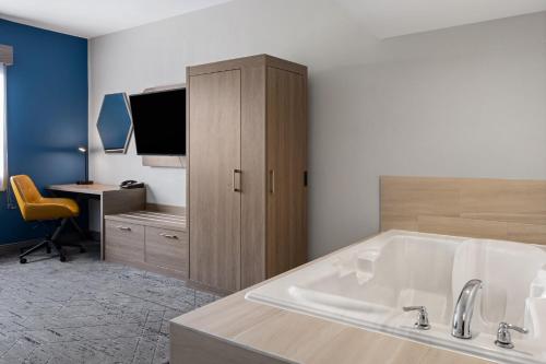 holiday inn express toledo north by ihg