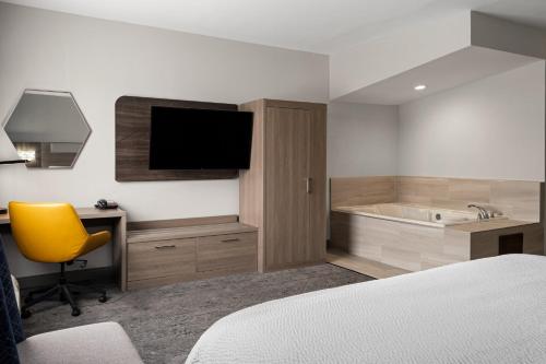holiday inn express toledo north by ihg