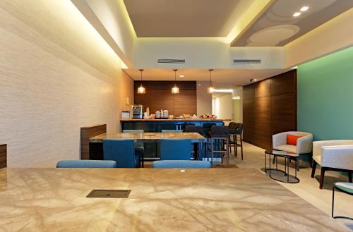 holiday inn express villahermosa tabasco 2000 by ihg