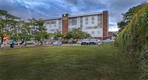 holiday inn express villahermosa tabasco 2000 by ihg